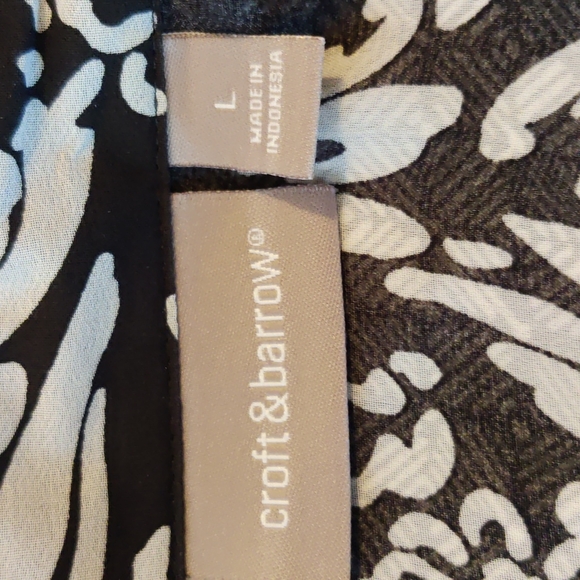 Croft & Barrow Women's two piece tank and Blouse - Picture 3 of 9